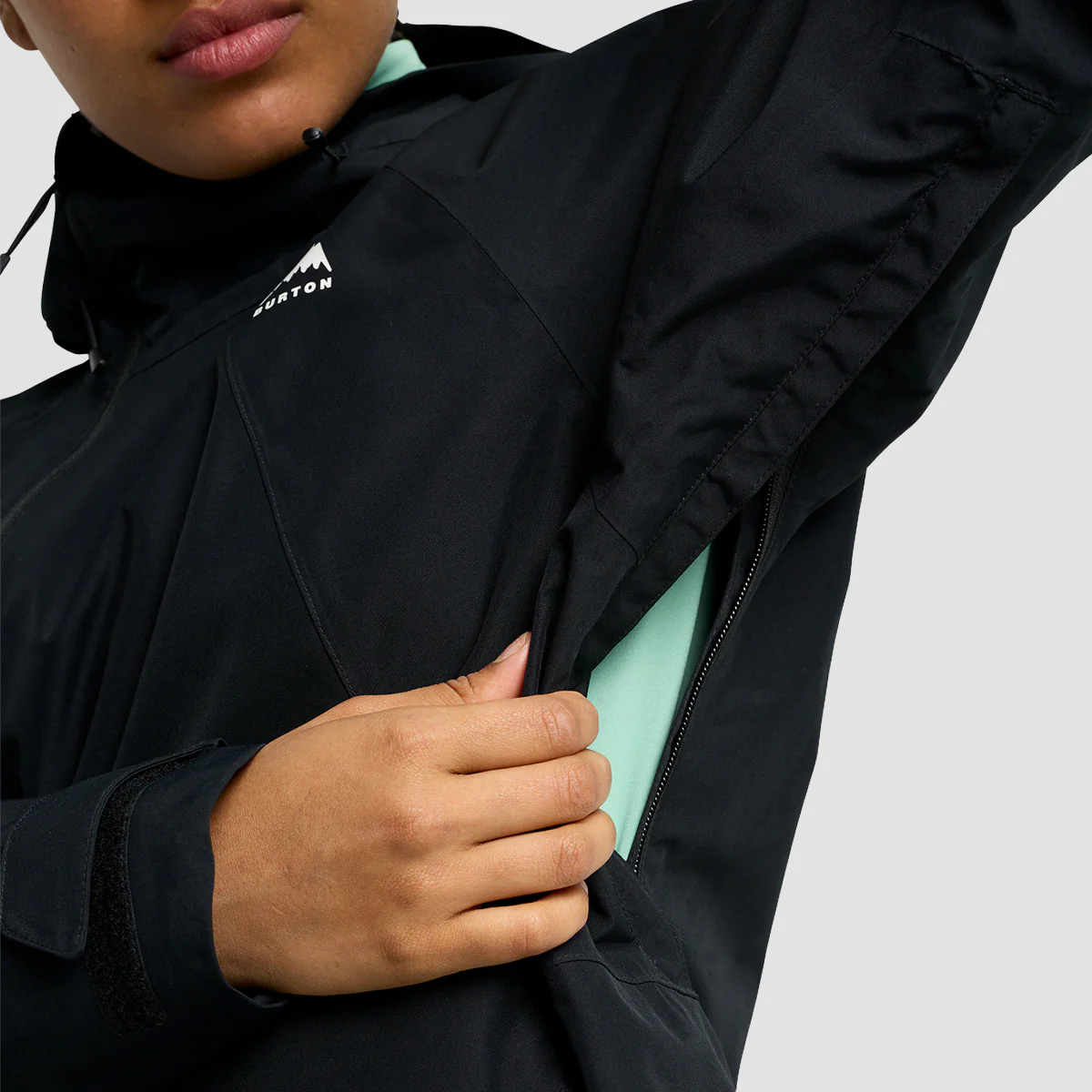 Burton Reserve 2L Relaxed Anorak Snow Jacket True Black - Womens - Image 4
