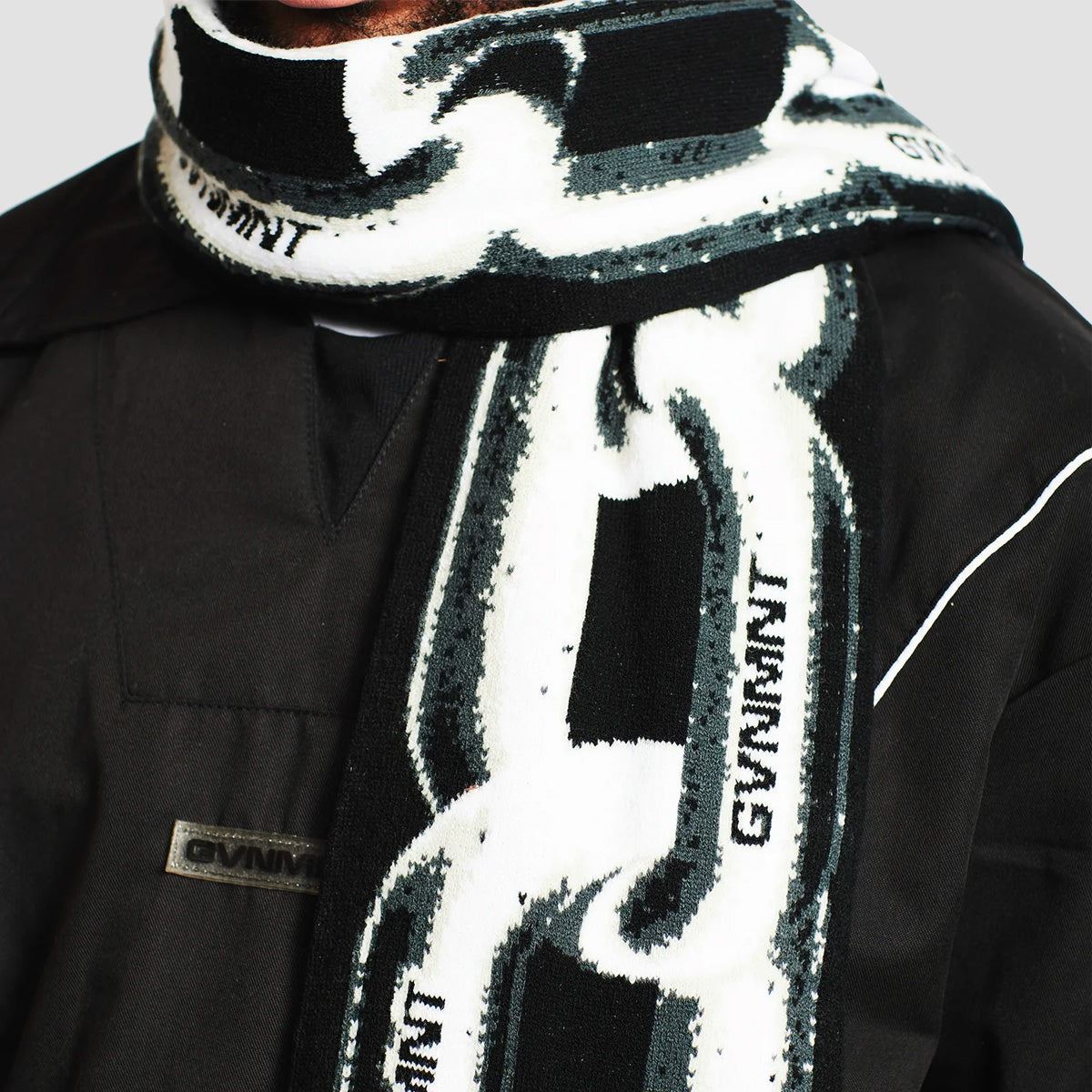 GVNMNT Chained Scarf Black - Image 2