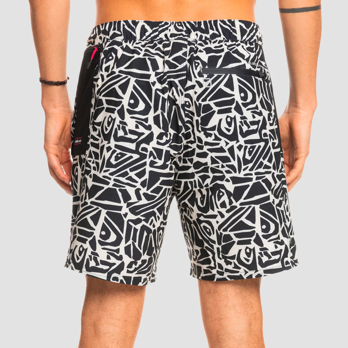 Quiksilver High Point Motion 17" Hybrid Boardshorts Black - Image 3