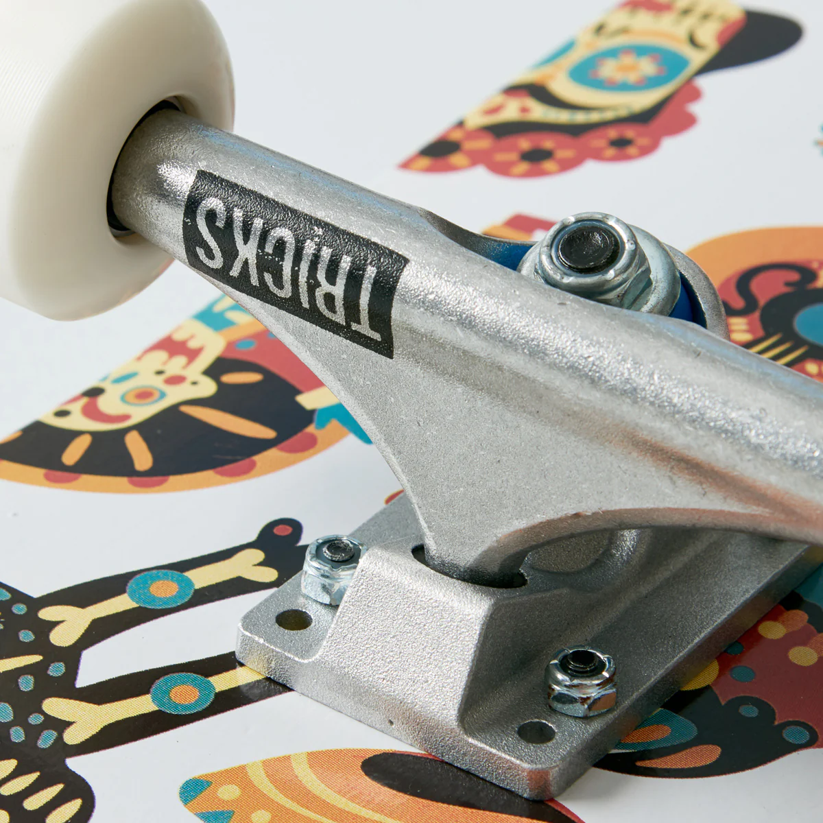 Tricks Muertos Skateboard - 7.375" - Image 3