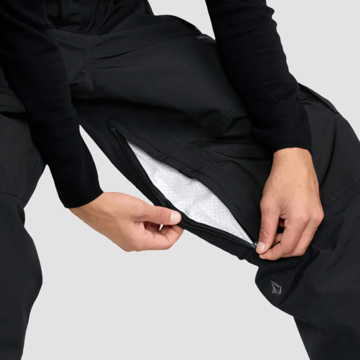 Volcom Longo Gore-Tex Snow Pants Black - Image 3