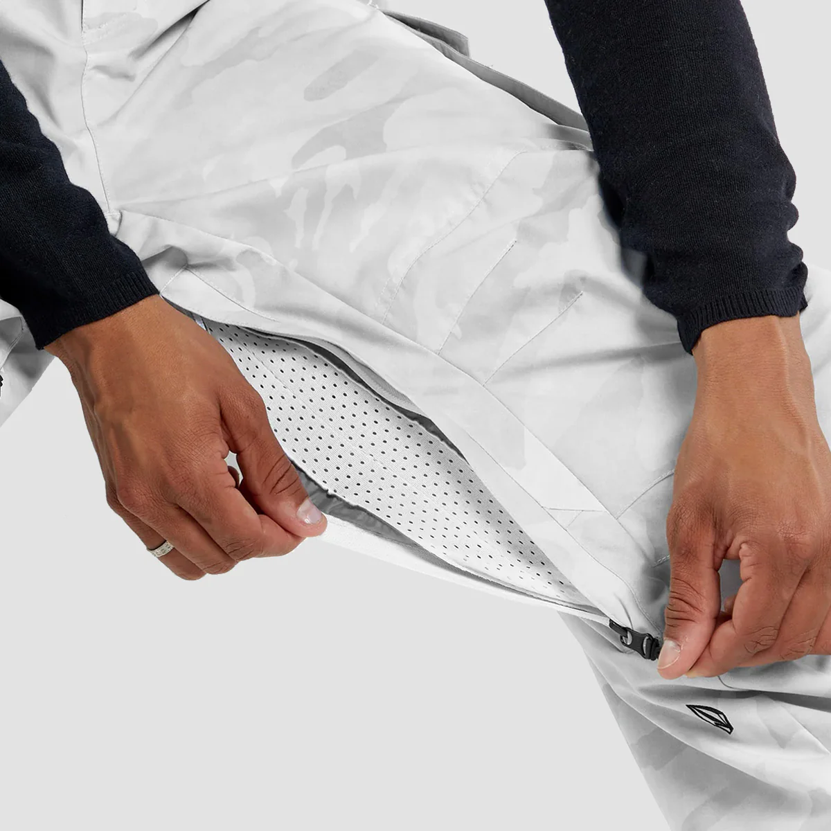 Volcom NWRK Baggy Snow Pants White Camo - Image 5